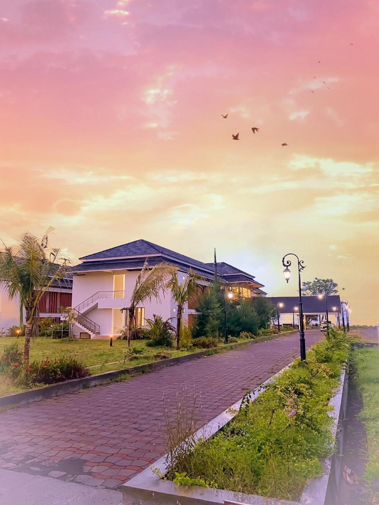 Horison Resort Antawirya Jepara Luaran gambar